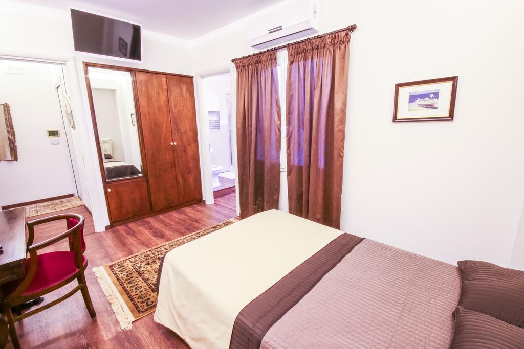 96 Guest House Реджо ди Калабрия Стая снимка